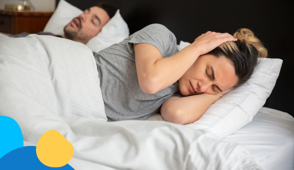 In autunno si russa di più: i consigli della specialista per dormire meglio (e salvare la coppia)